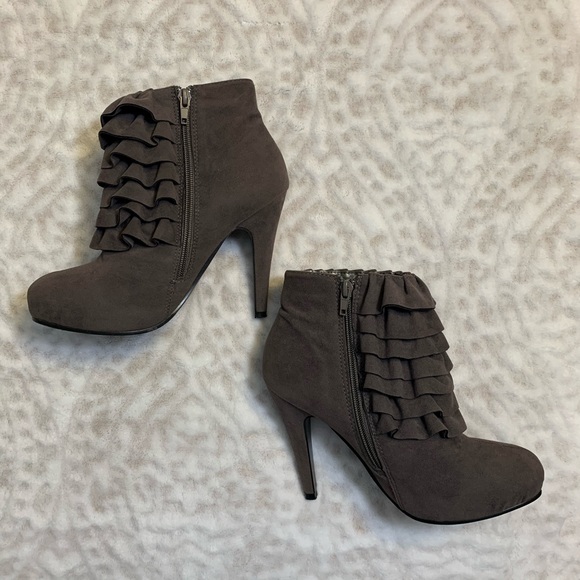 Refresh gray booties boots high heel grey ruffle - Picture 3 of 12